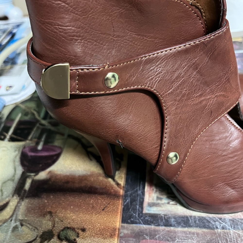 Boots - Picture 3 of 4